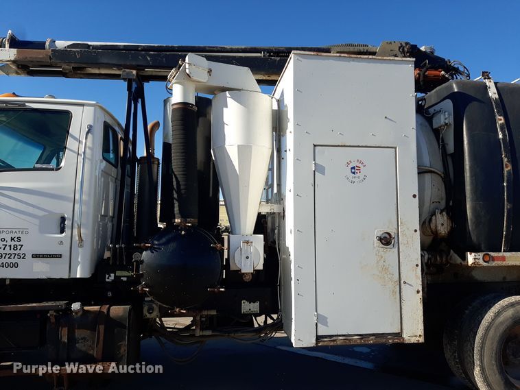 image for item GG9955 2001 Sterling  vacuum truck