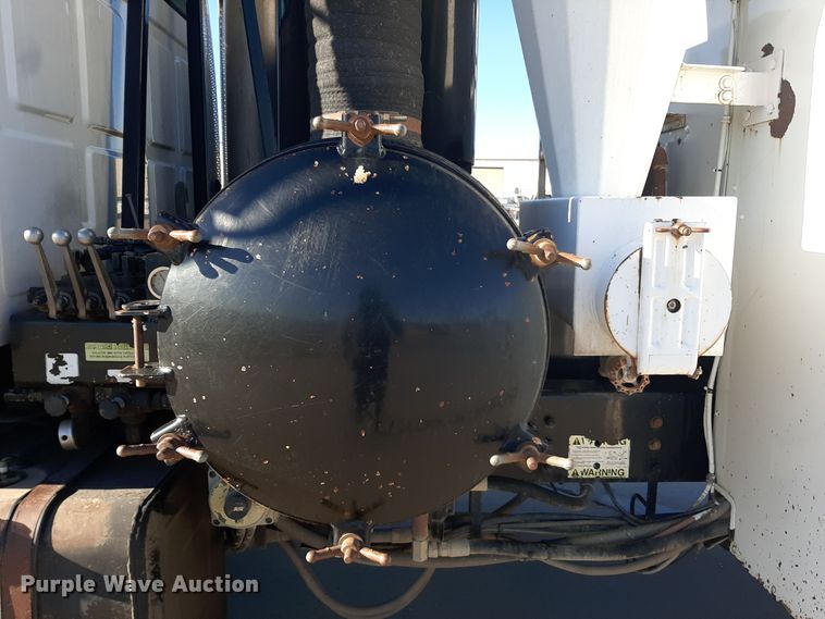 image for item GG9955 2001 Sterling  vacuum truck