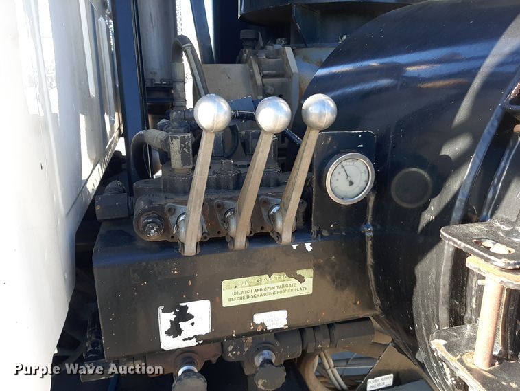 image for item GG9955 2001 Sterling  vacuum truck