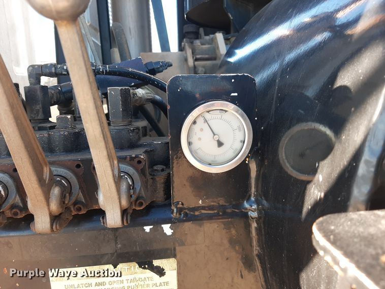 image for item GG9955 2001 Sterling  vacuum truck