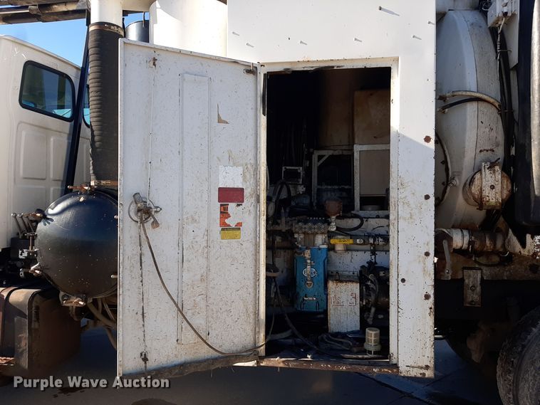 image for item GG9955 2001 Sterling  vacuum truck