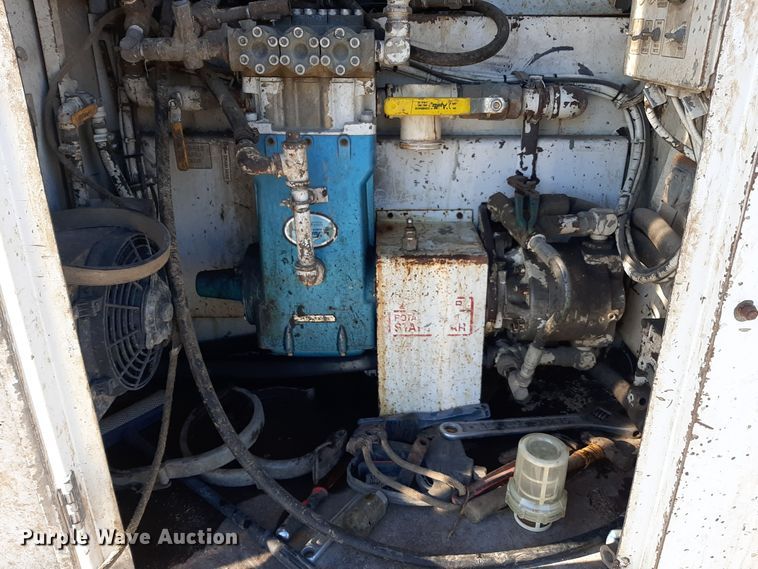 image for item GG9955 2001 Sterling  vacuum truck