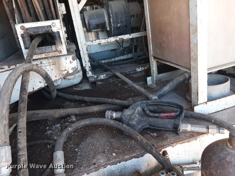 image for item GG9955 2001 Sterling  vacuum truck