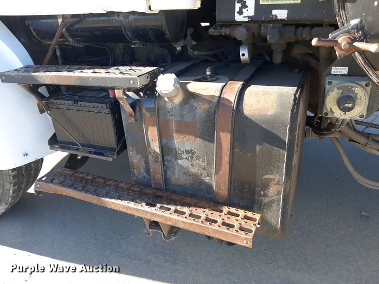 image for item GG9955 2001 Sterling  vacuum truck