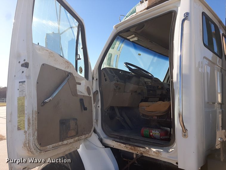 image for item GG9955 2001 Sterling  vacuum truck