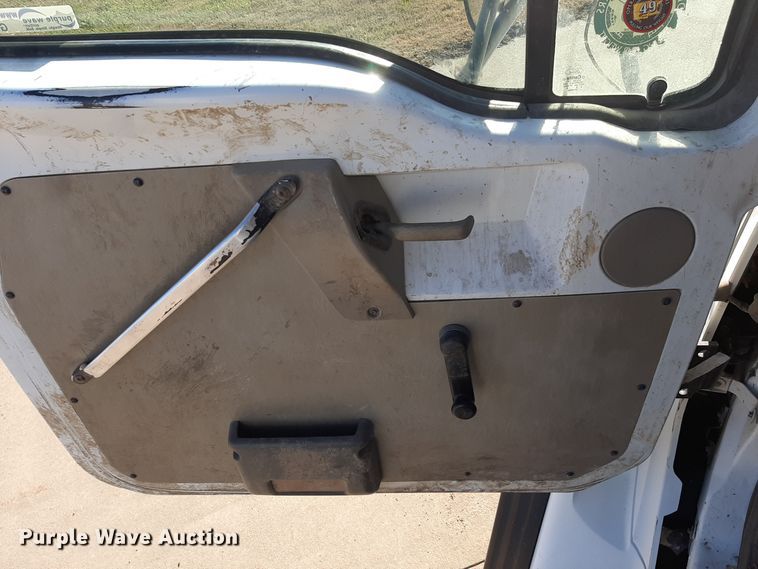 image for item GG9955 2001 Sterling  vacuum truck