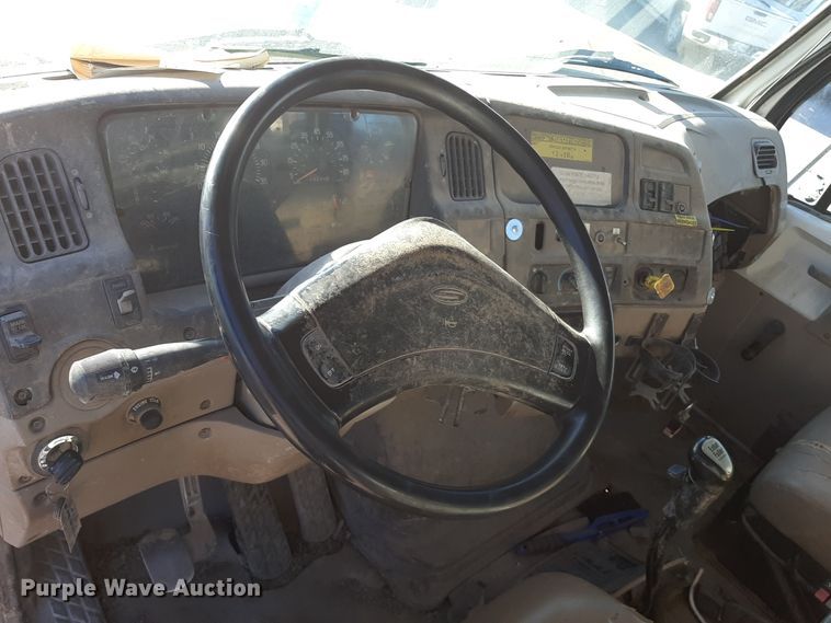 image for item GG9955 2001 Sterling  vacuum truck