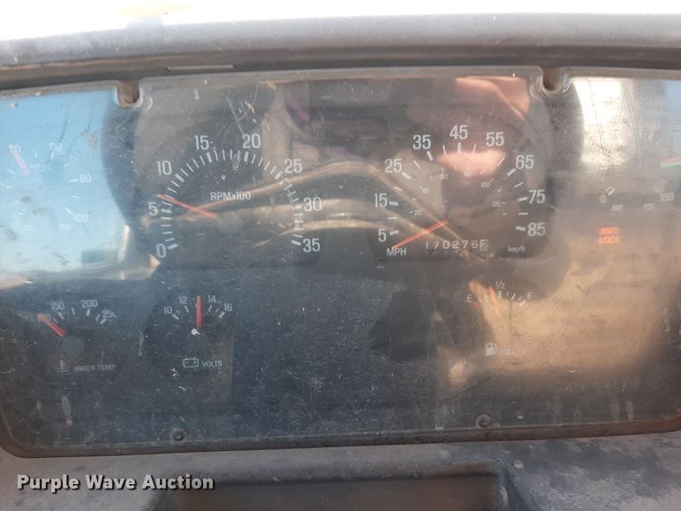 image for item GG9955 2001 Sterling  vacuum truck