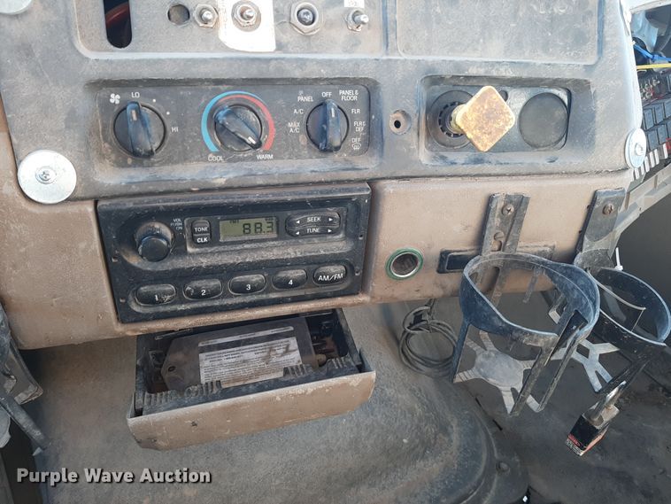 image for item GG9955 2001 Sterling  vacuum truck