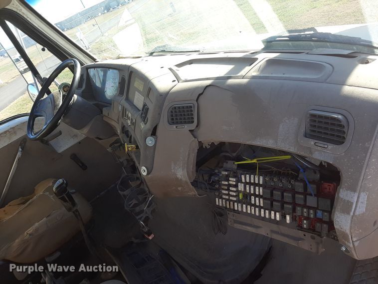 image for item GG9955 2001 Sterling  vacuum truck