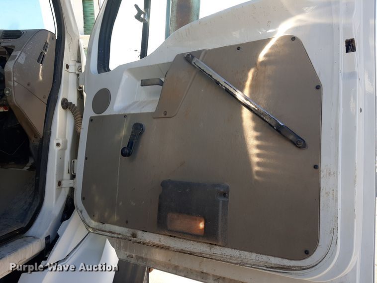 image for item GG9955 2001 Sterling  vacuum truck