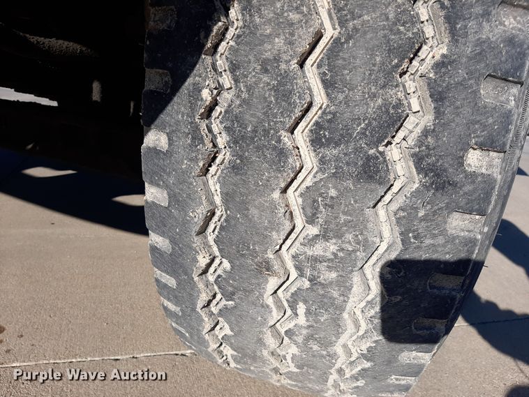 image for item GG9955 2001 Sterling  vacuum truck