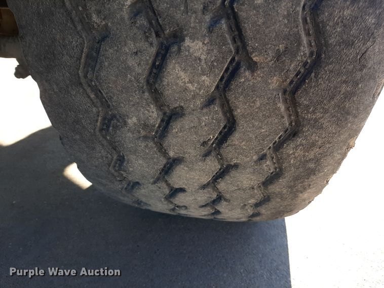 image for item GG9955 2001 Sterling  vacuum truck