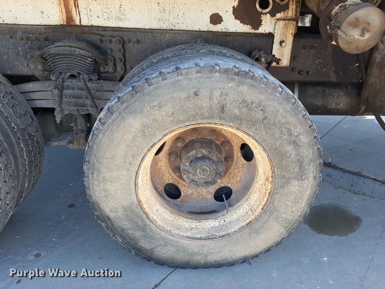 image for item GG9955 2001 Sterling  vacuum truck