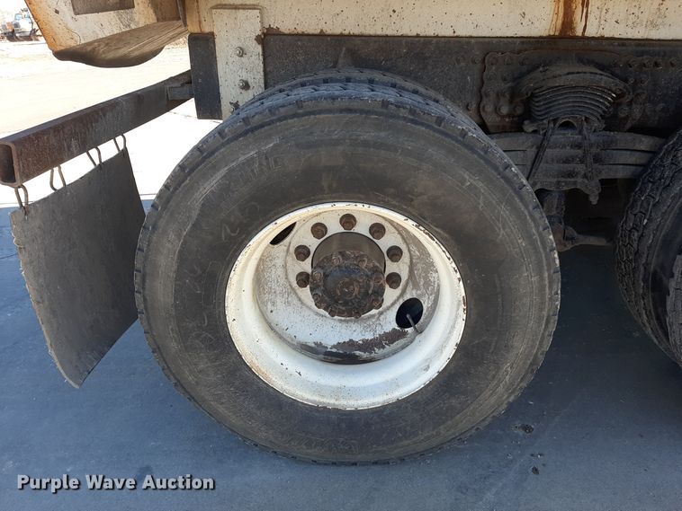 image for item GG9955 2001 Sterling  vacuum truck