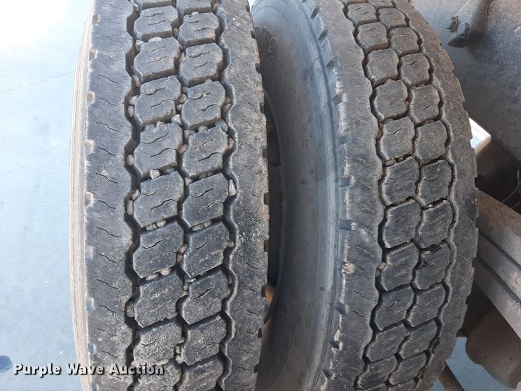 image for item GG9955 2001 Sterling  vacuum truck