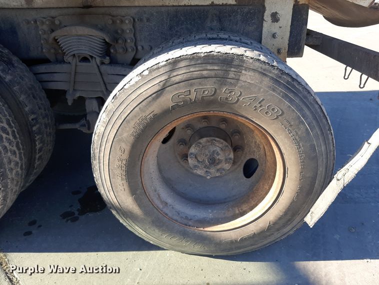 image for item GG9955 2001 Sterling  vacuum truck