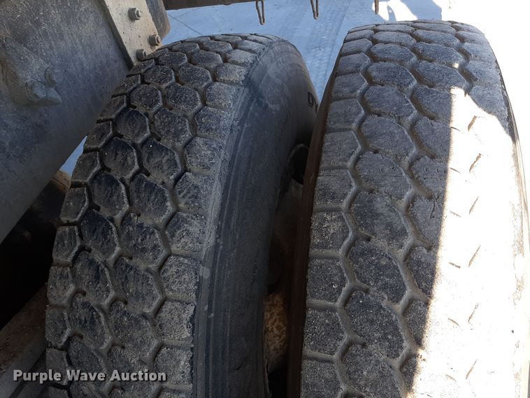 image for item GG9955 2001 Sterling  vacuum truck