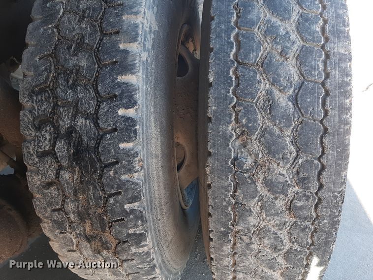 image for item GG9955 2001 Sterling  vacuum truck