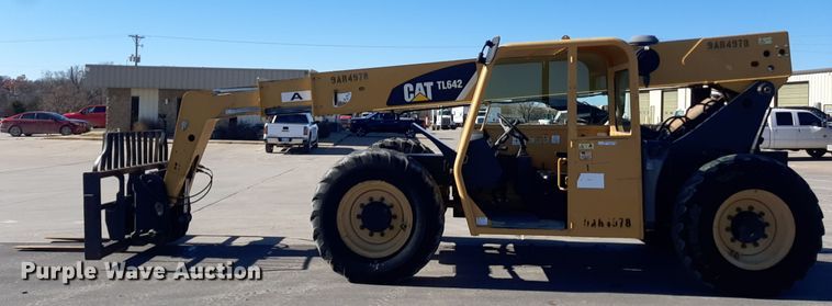image for item GG9956 2007 Caterpillar TL642  telehandler