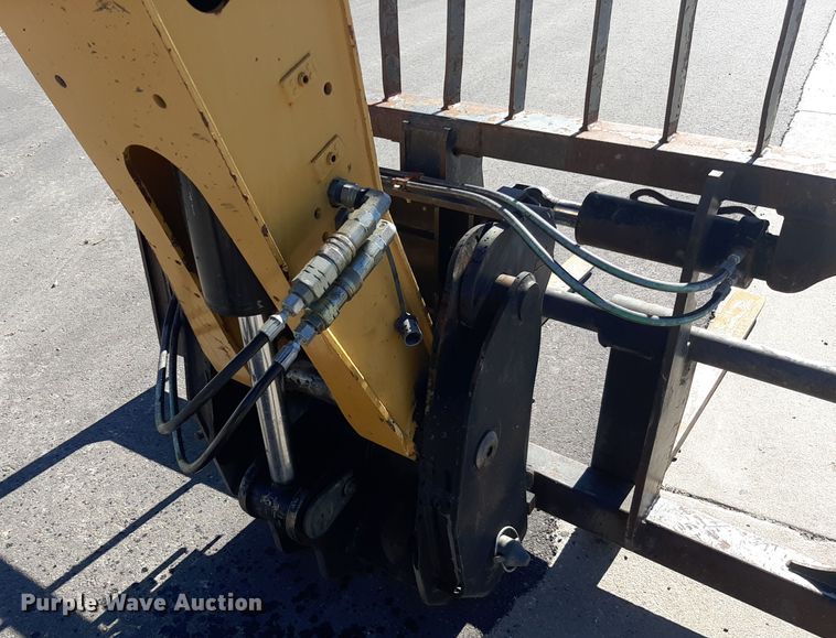 image for item GG9956 2007 Caterpillar TL642  telehandler