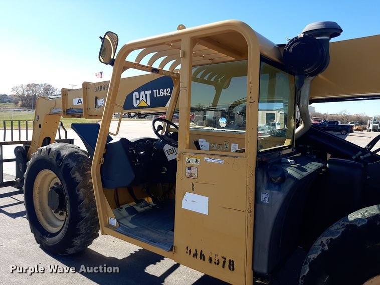 image for item GG9956 2007 Caterpillar TL642  telehandler