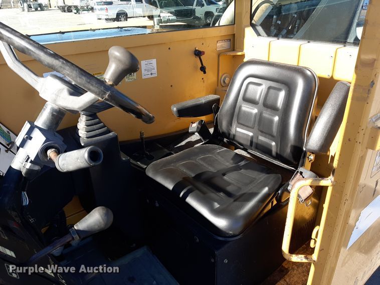 image for item GG9956 2007 Caterpillar TL642  telehandler