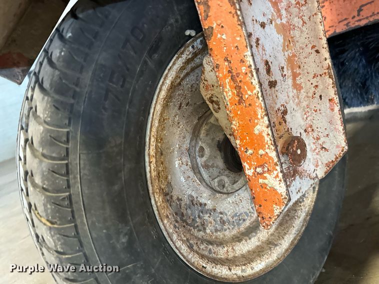 image for item GG9982 Lay-mor  broom