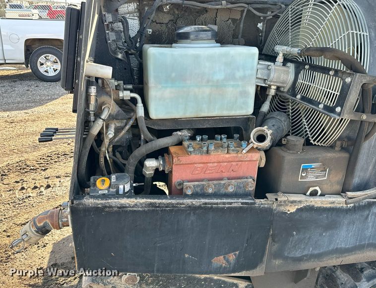 image for item GG9993 2011 Ditch Witch JT3020 Mach 1  directional boring unit