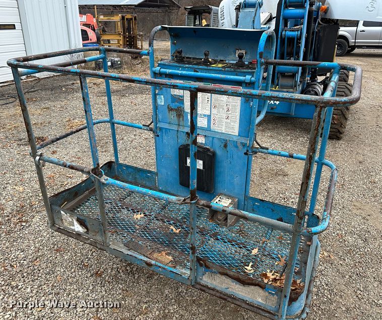 image for item JD9054 2005 Genie Z-45/25  boom lift