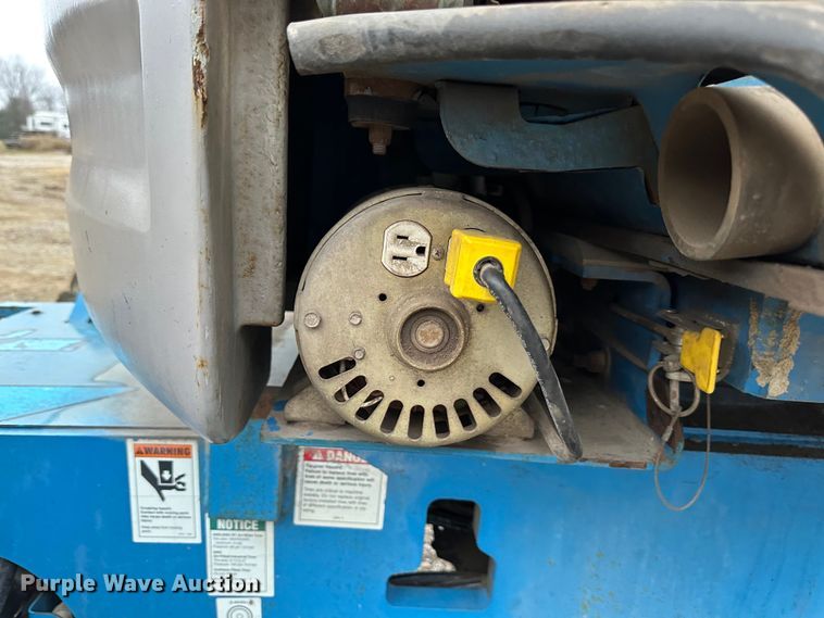 image for item JD9054 2005 Genie Z-45/25  boom lift