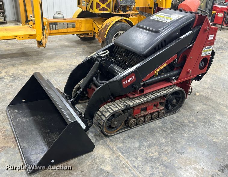 image for item JR9827 2019 Toro TX427  compact utility loader