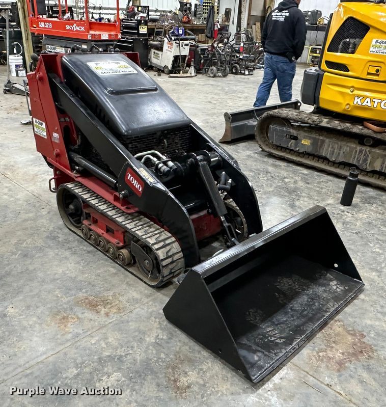 image for item JR9827 2019 Toro TX427  compact utility loader