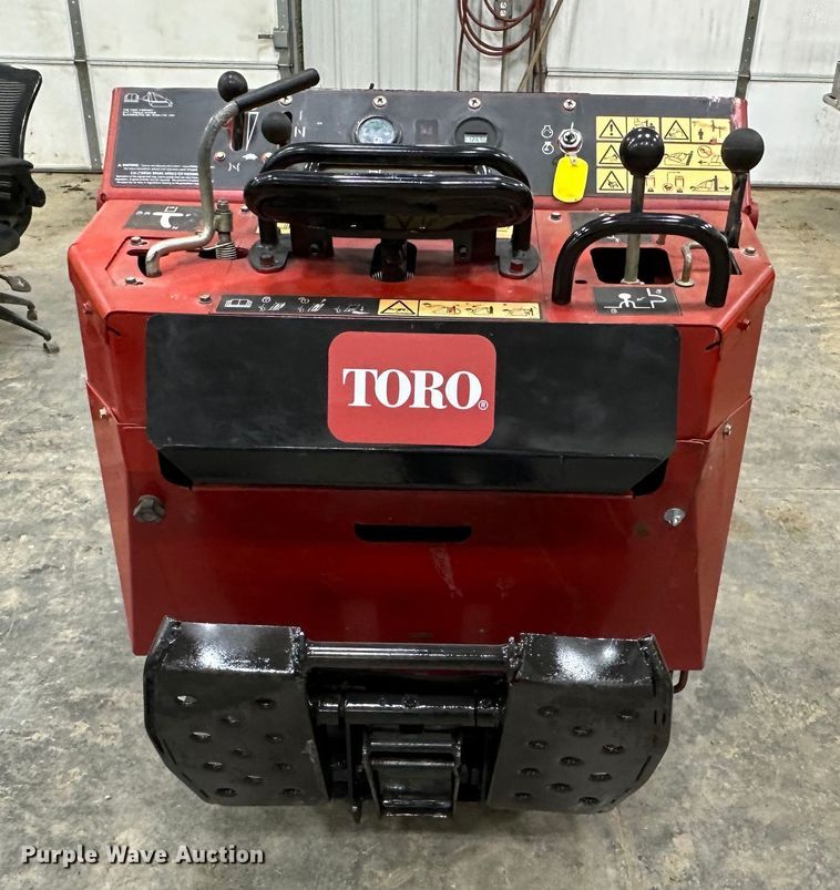image for item JR9827 2019 Toro TX427  compact utility loader