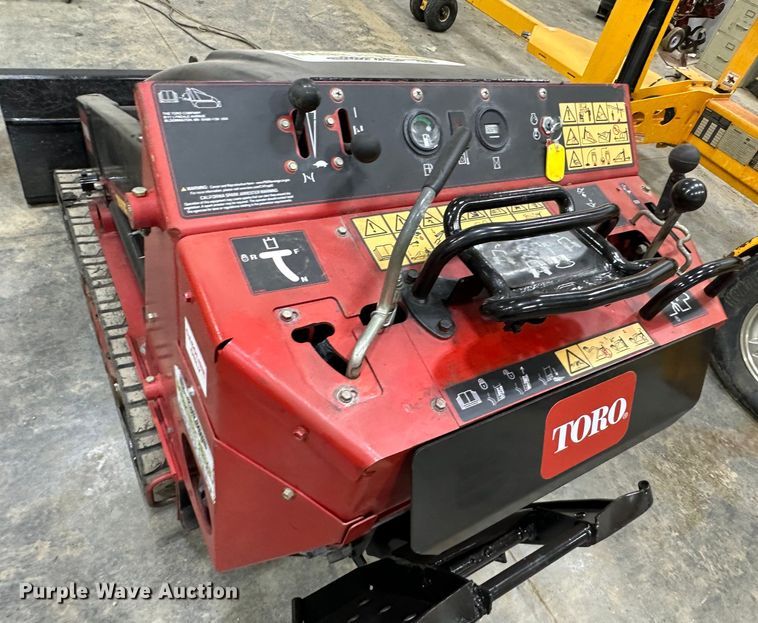 image for item JR9827 2019 Toro TX427  compact utility loader