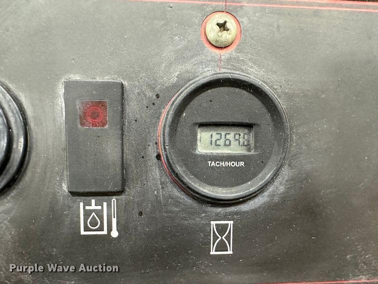 image for item JR9827 2019 Toro TX427  compact utility loader