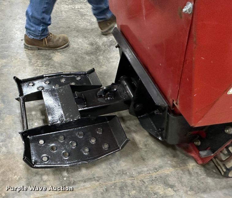 image for item JR9827 2019 Toro TX427  compact utility loader