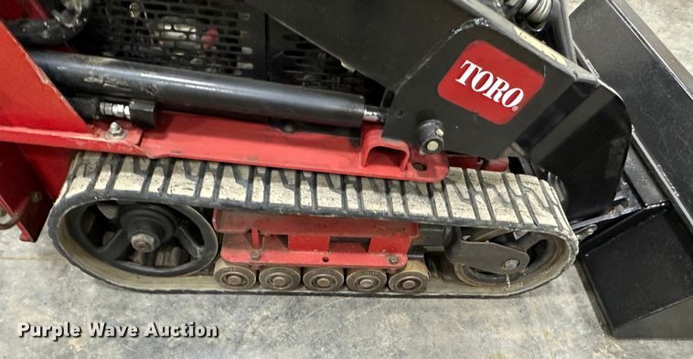image for item JR9827 2019 Toro TX427  compact utility loader