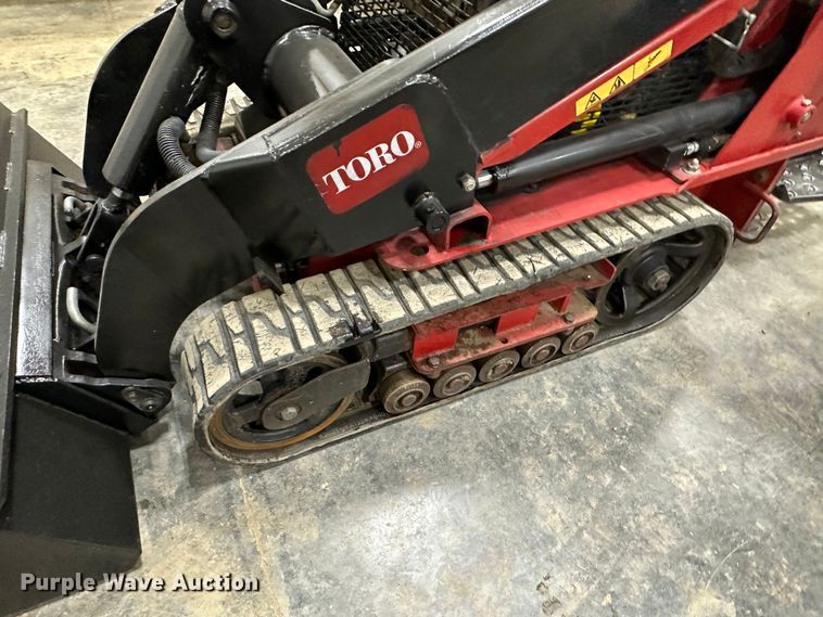 image for item JR9827 2019 Toro TX427  compact utility loader