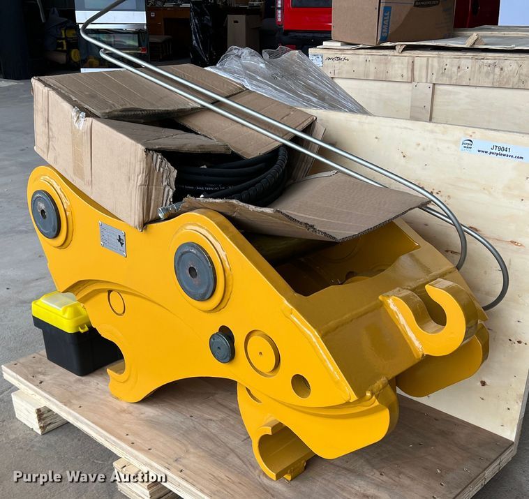 image for item JT9041 HTV Machinery CAT320  excavator quick coupler