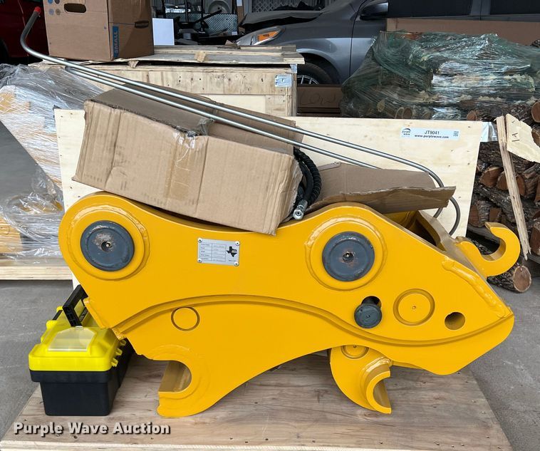 image for item JT9041 HTV Machinery CAT320  excavator quick coupler