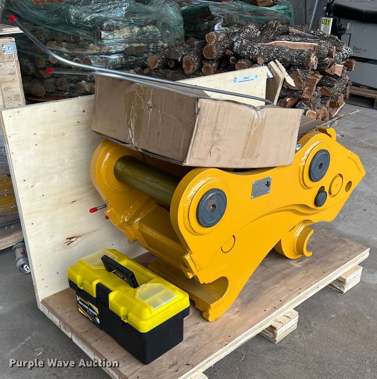 image for item JT9041 HTV Machinery CAT320  excavator quick coupler