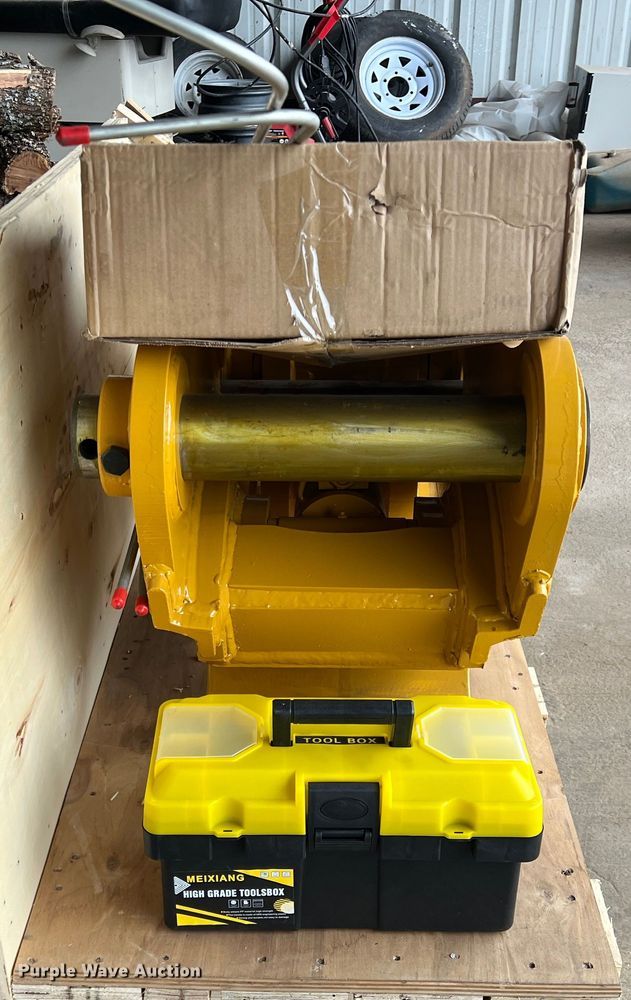 image for item JT9041 HTV Machinery CAT320  excavator quick coupler