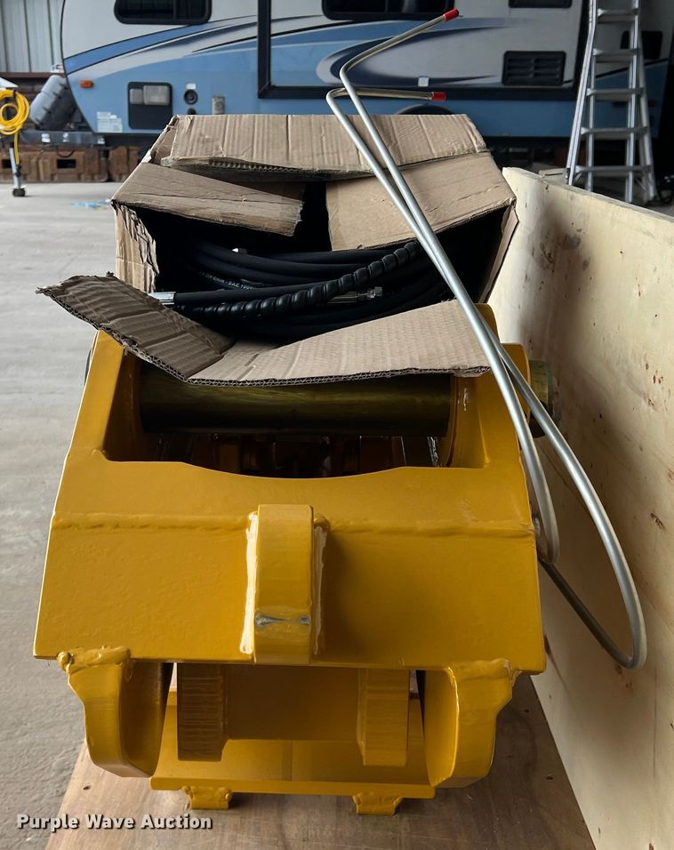 image for item JT9041 HTV Machinery CAT320  excavator quick coupler