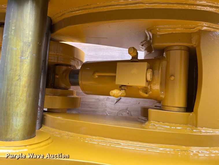 image for item JT9041 HTV Machinery CAT320  excavator quick coupler