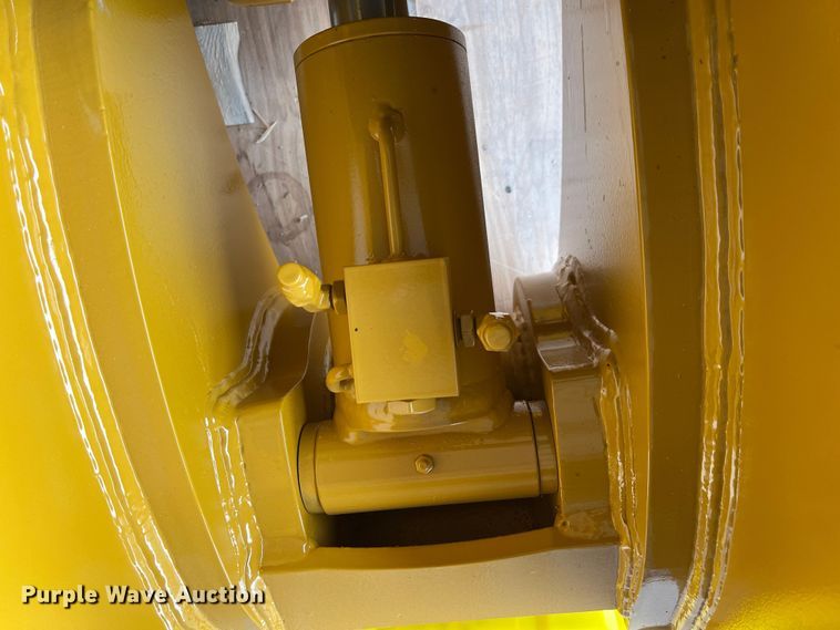 image for item JT9041 HTV Machinery CAT320  excavator quick coupler