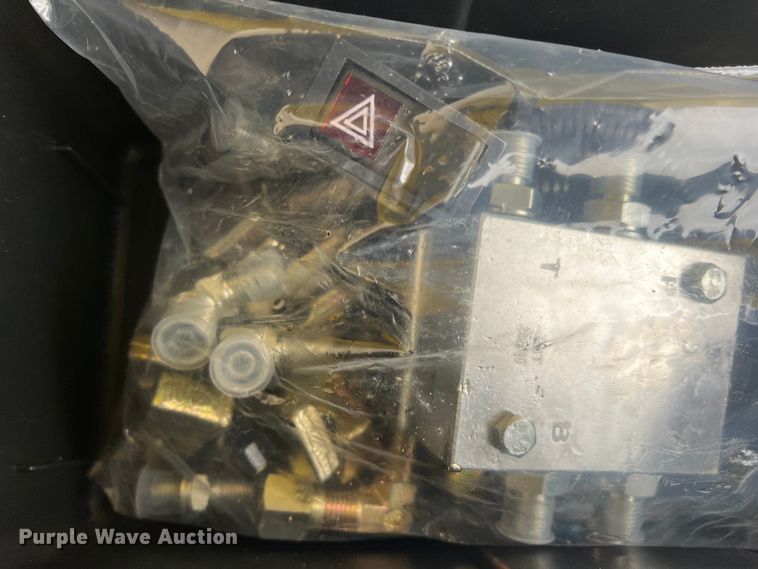 image for item JT9041 HTV Machinery CAT320  excavator quick coupler