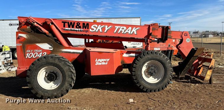 image for item JT9214 2001 Sky Trak 10042  telehandler