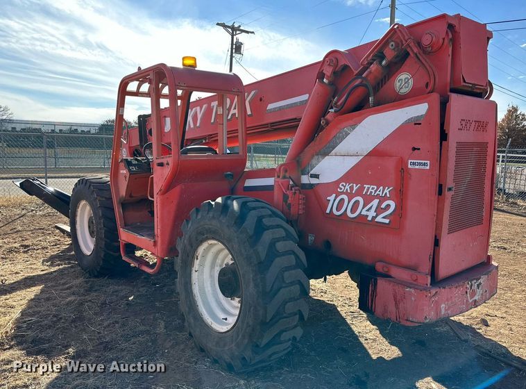 image for item JT9214 2001 Sky Trak 10042  telehandler