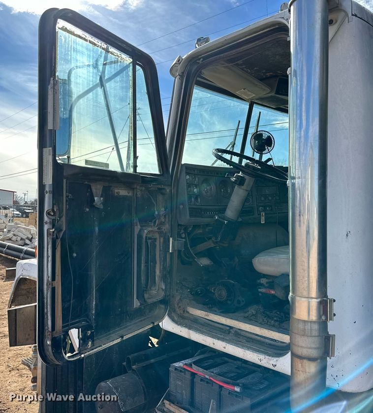 image for item JT9218 1985 GMC General  dump truck